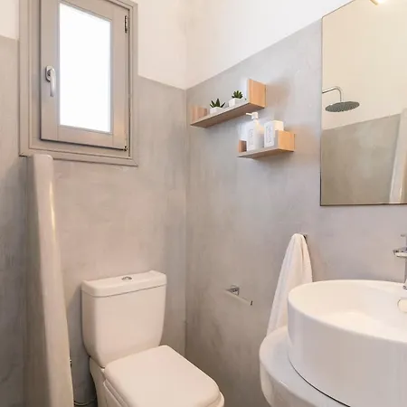 Cozy Brand New In The Heart Of דירה *